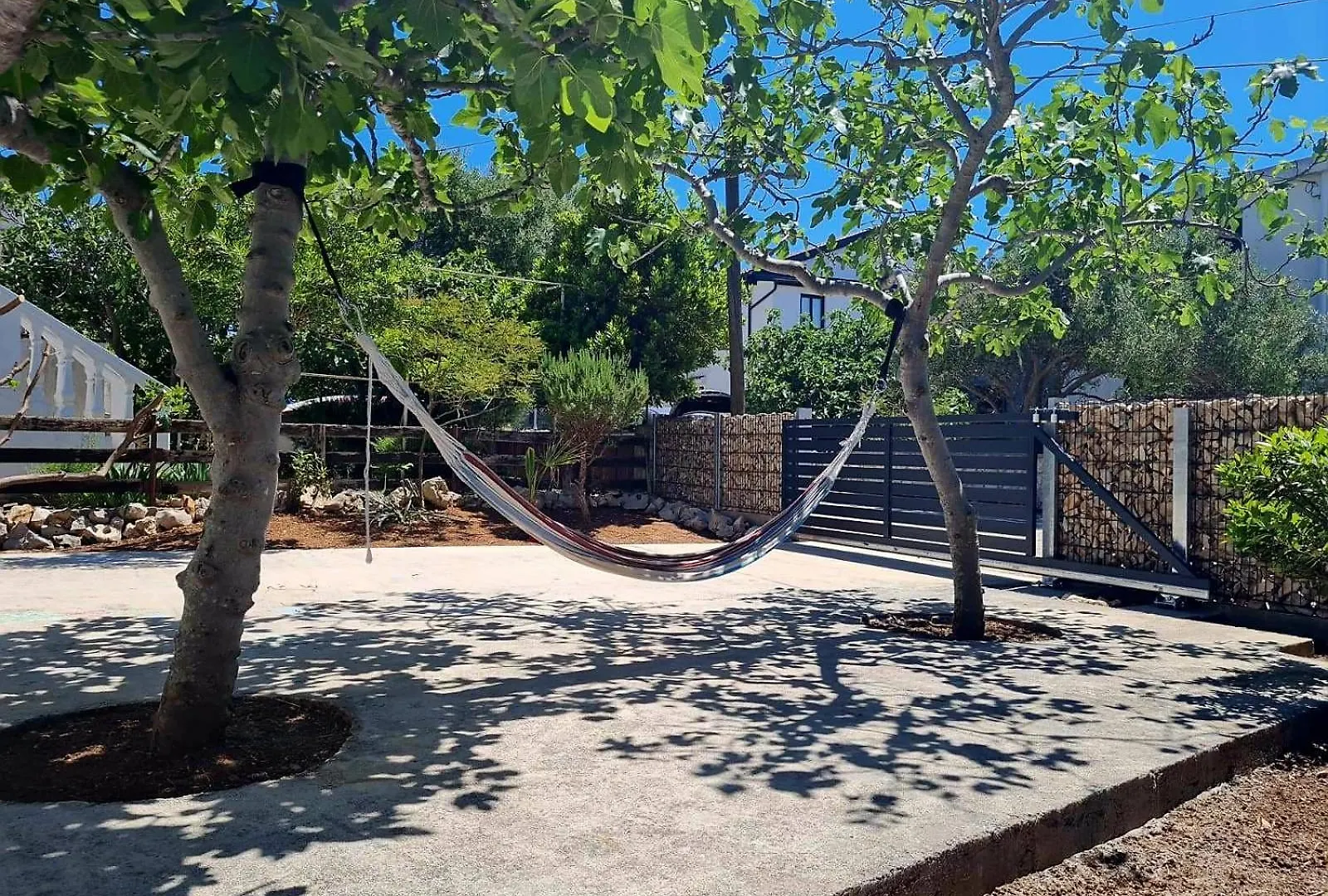 Vacation Home With Garden Povljana