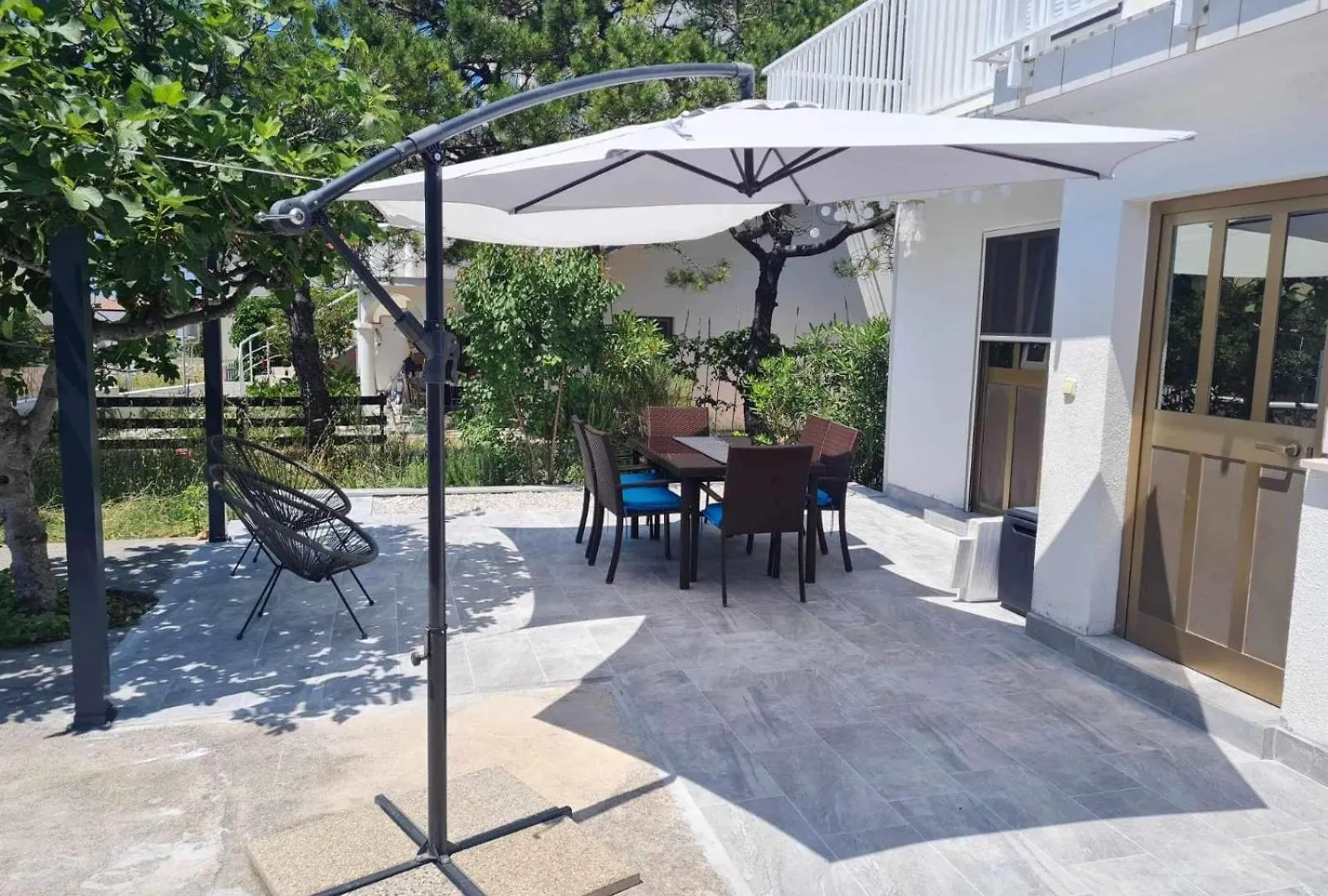 Vacation Home With Garden Povljana 0*,