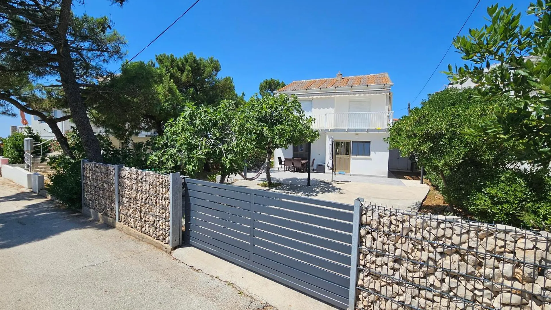 Apartment Vacation Home With Garden Povljana Kroatien